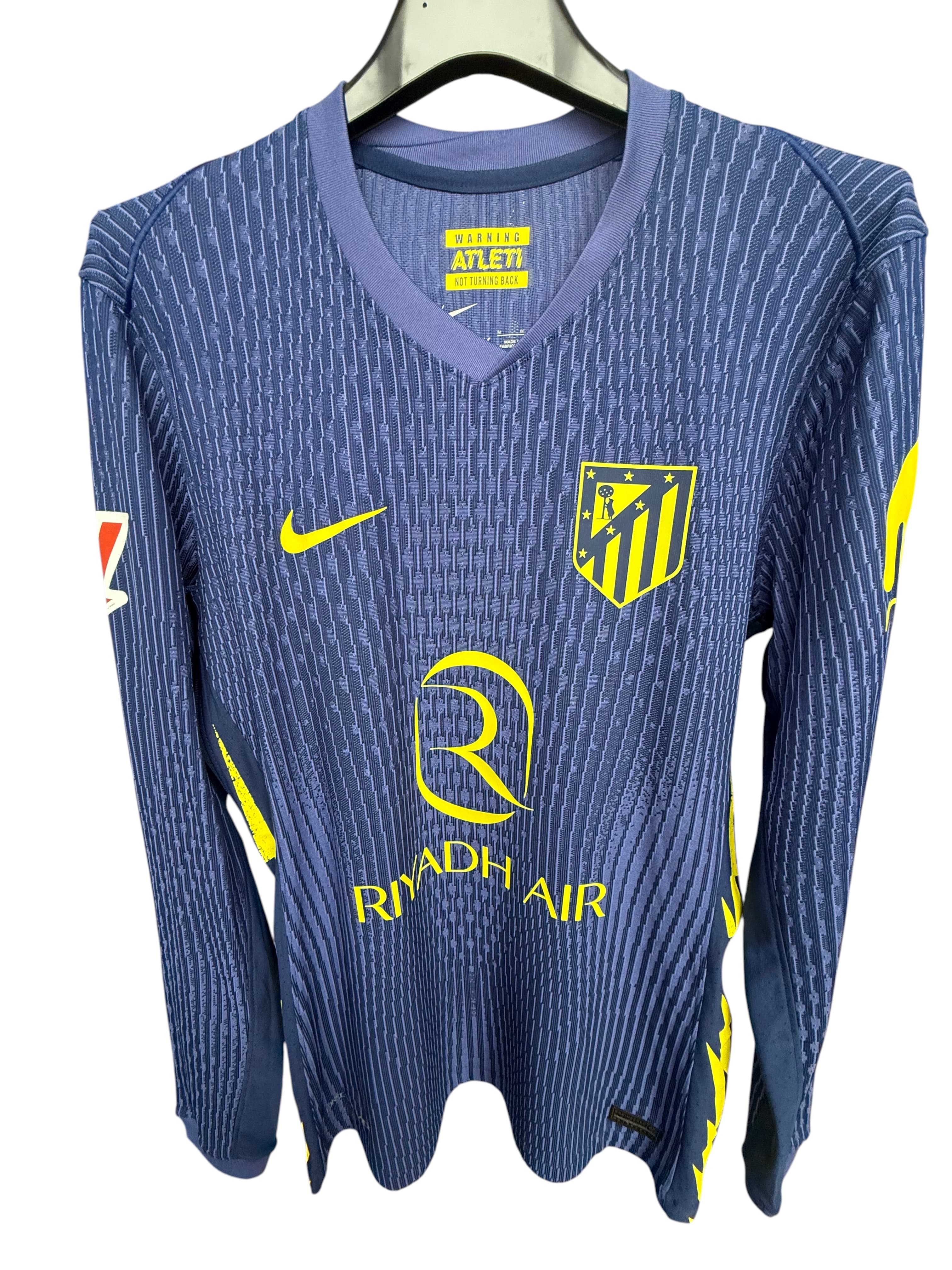 Signed Antoine Griezmann's Match Worn Shirt Atletico de Madrid 2025/26 LaLiga - photo 3
