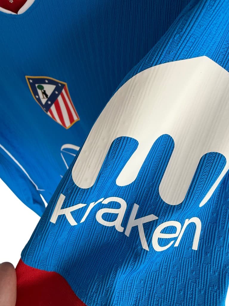 Kraken sleeve sponsor detail