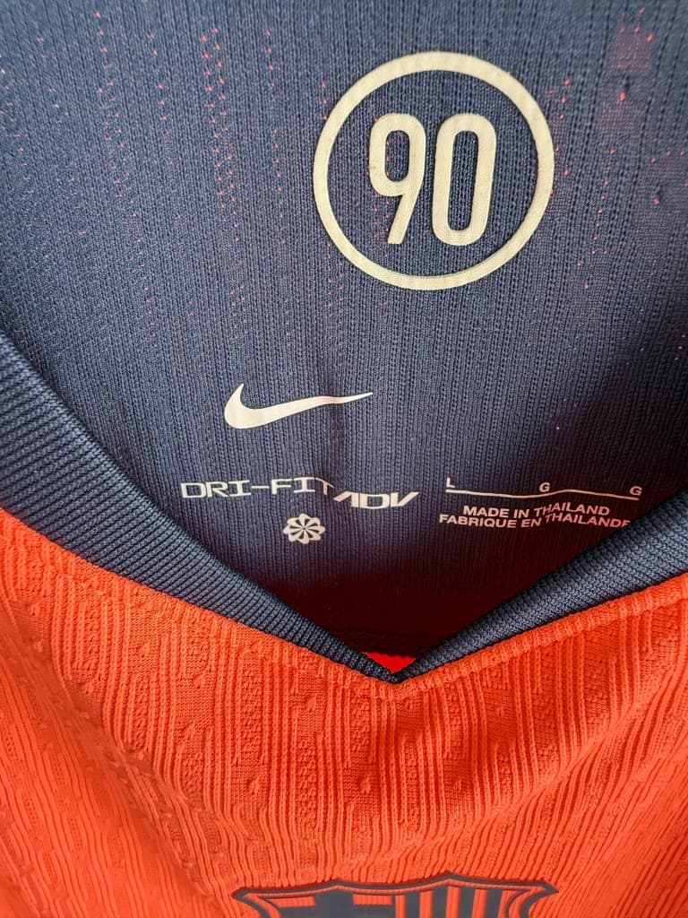 Nike Dri-FIT ADV collar and size L label
